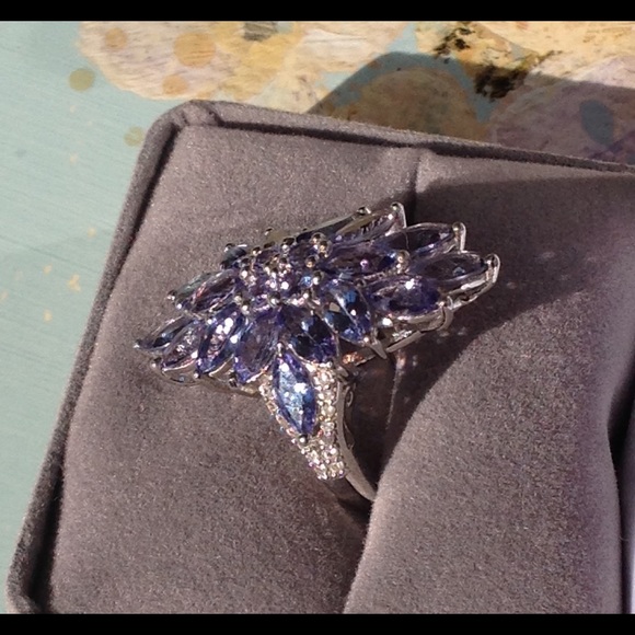 Genuine Tanzanite & Zircon Ring 7.29 Cts - Picture 2 of 7